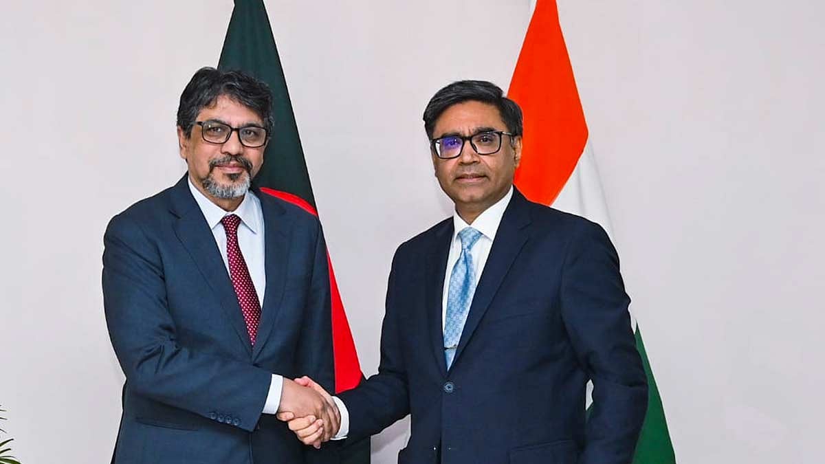 PTI : Indian Foreign Secretary Vikram Misri (R) with his Bangladeshi counterpart Mohammad Jashim Uddin (L)
