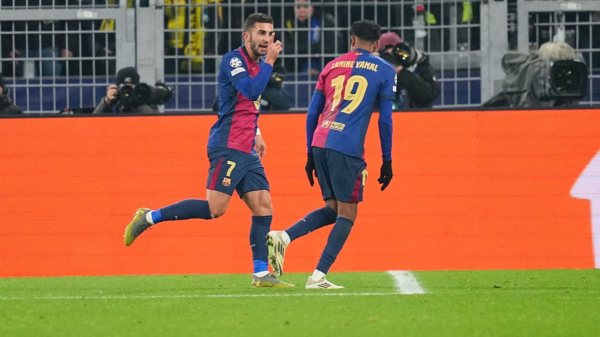 Torres and Yamal celebrate Barca's third goal