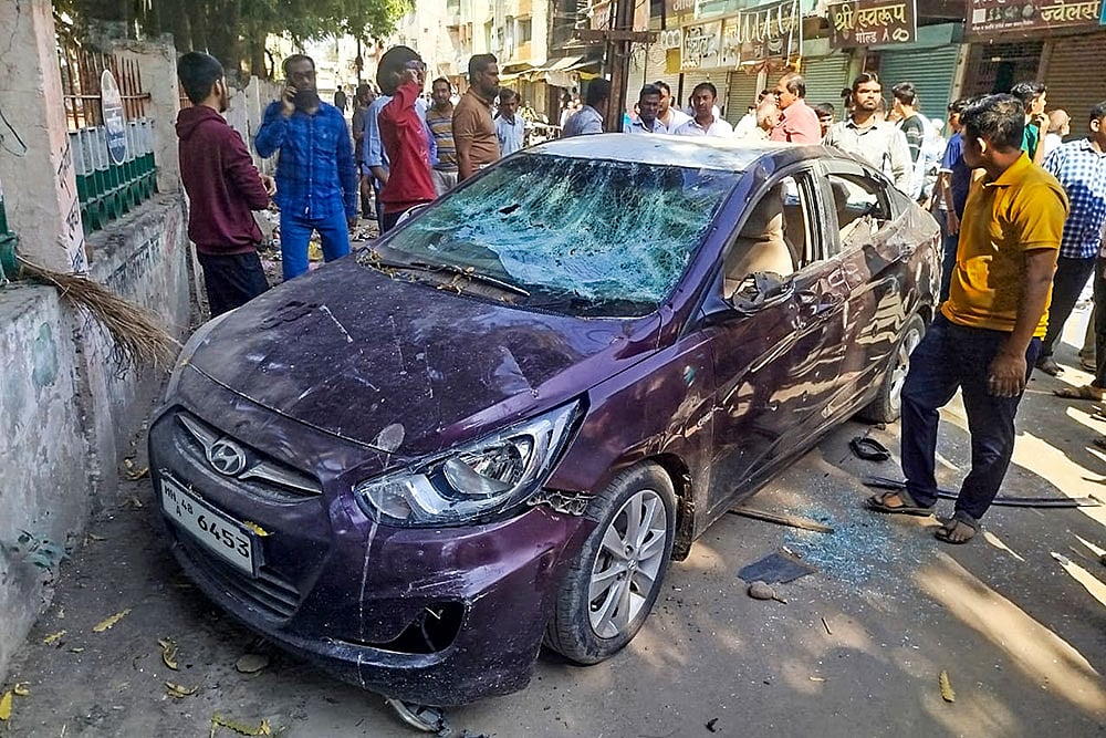 Maha: Protest over damage to Constitution replica