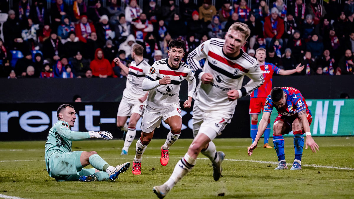 Rasmus Hojlund celebrates for Manchester United - null