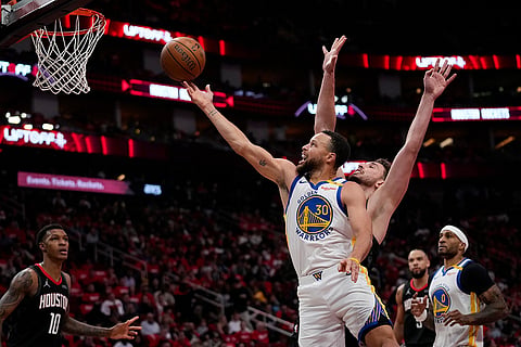 NBA Cup: Warriors guard Stephen Curry (30) shoots against Houston Rockets center Alperen Sengun
