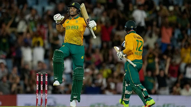 Reeza Hendricks (left) celebrates after scoring a hundred in the second South Africa vs Pakistan T20I in Centurion. - AP
