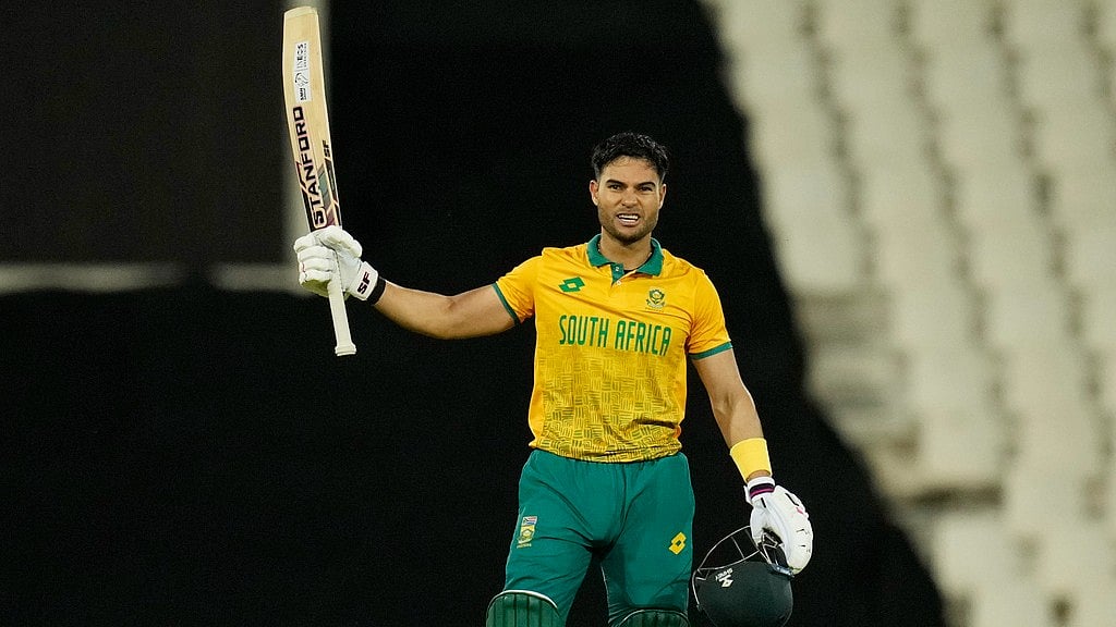 Reeza Hendricks celebrates his century second T20I between South Africa and Pakistan