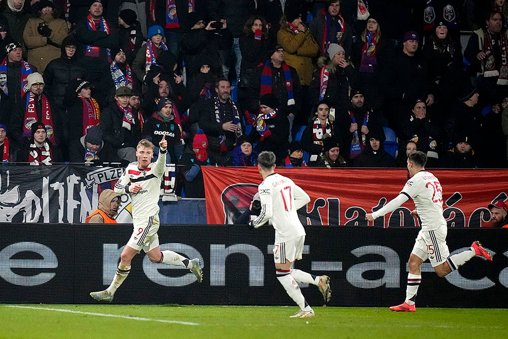 | Photo: AP/Petr David Josek : UEFA Europa League: Manchester United's Rasmus Hojlund, left, celebrates after scoring