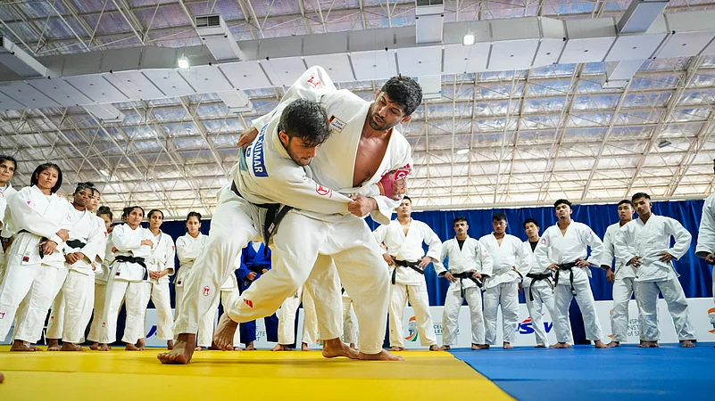 Lasha Shavdatuashvili, IIS
