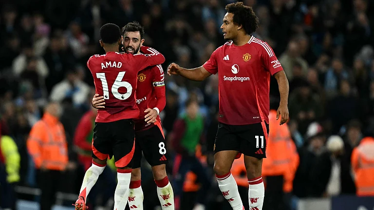 Fernandes (centre) hailed Amad (left) after his late winner - null