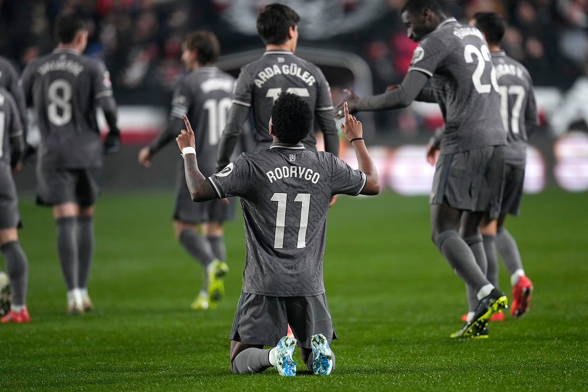  (AP Photo/Manu Fernandez) : Real Madrid's Rodrygo celebrates after scoring his side's third goal during the Spanish La Liga soccer match between Rayo Vallecano and Real Madrid at the Vallecas stadium in Madrid, Spain, Saturday, Dec. 14, 2024.