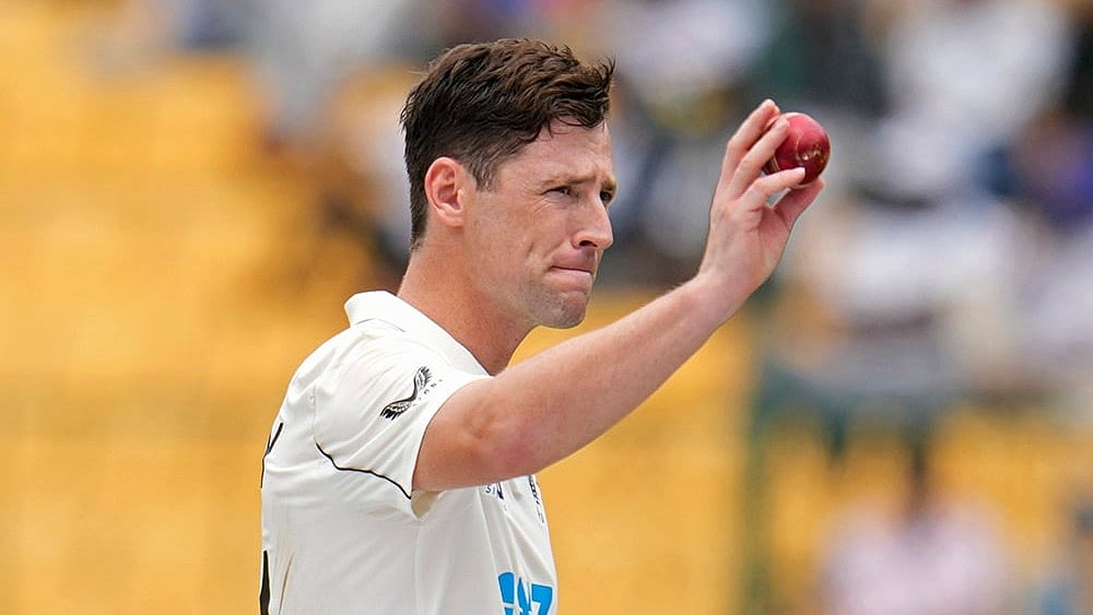 | Photo: AP/Aijaz Rahi : New Zealand's Matt Henry 