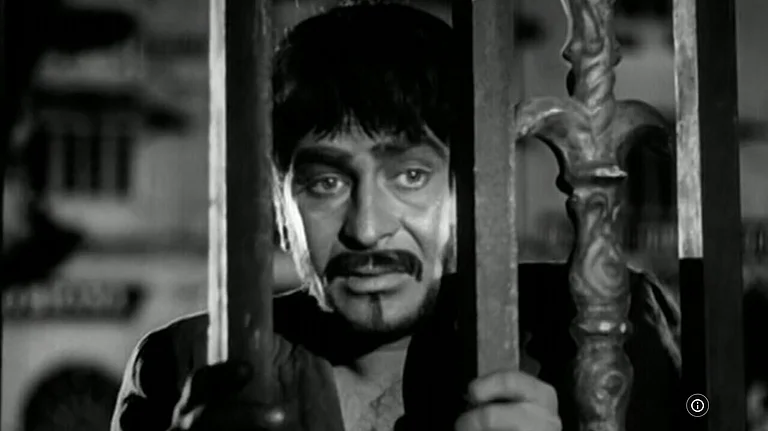 Raj Kapoor in Jagte Raho - IMDb