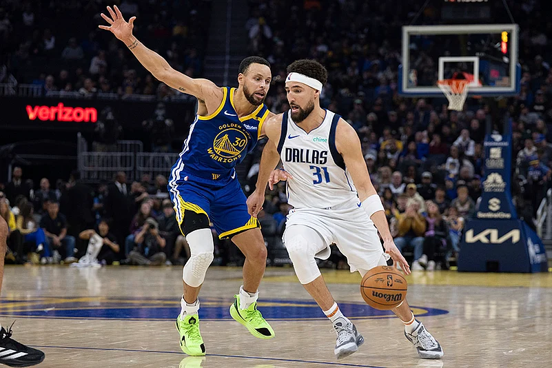 NBA 2024-25 Golden State Warriors vs Dallas Mavericks basketball game photos: Stephen Curry