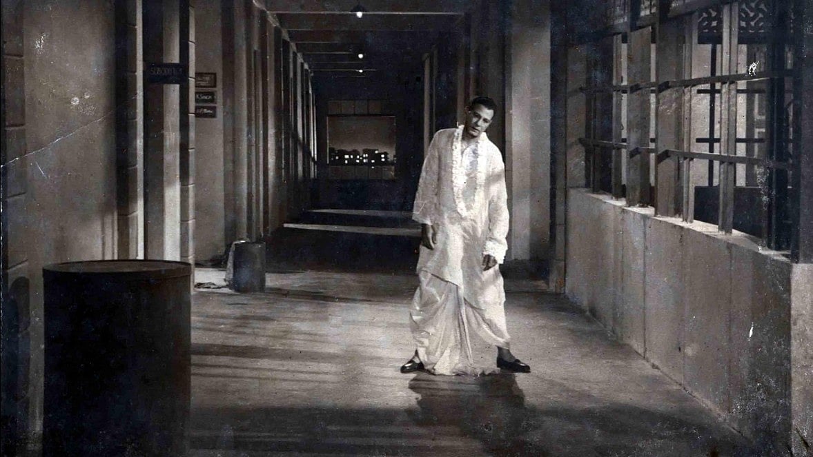 A still from Jagte Raho
