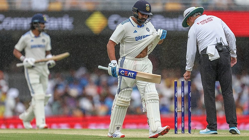| Photo: AP/Pat Hoelscher : India Vs Australia, 3rd Test Day 3: India's captain Rohit Sharma and KL Rahul leaves the field as rain stops play