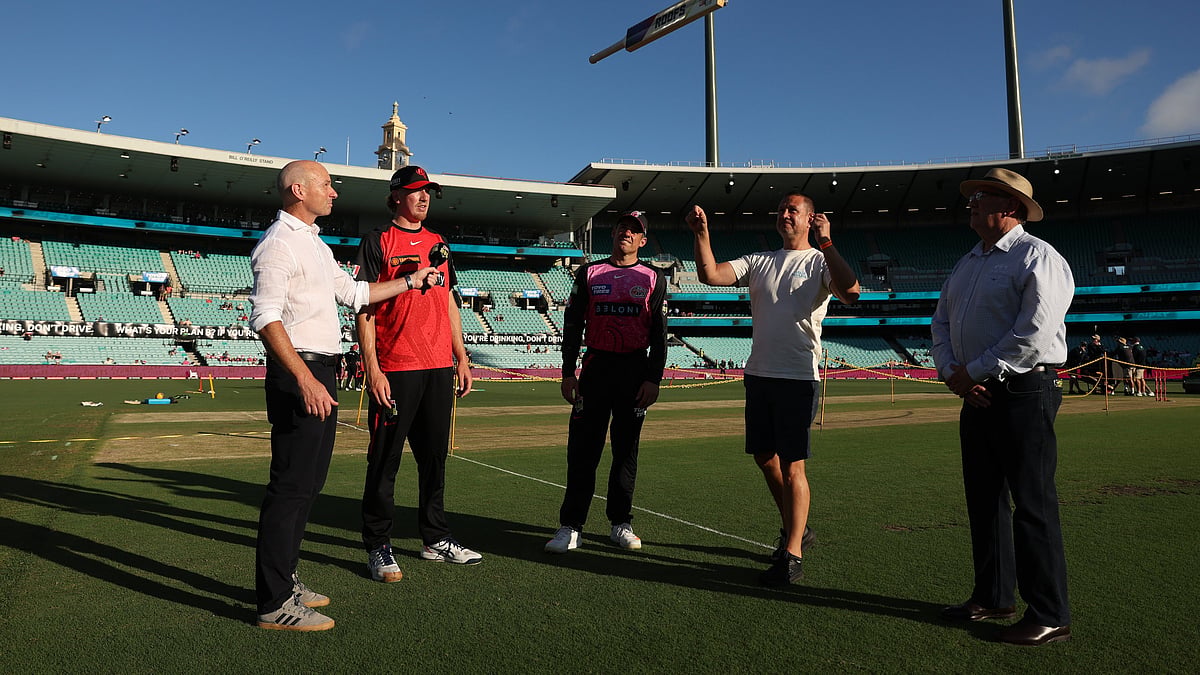 Captains Will Sutherland and Moises Henriques at the toss for the Melbourne Renegades vs Sydney Sixers match in Big Bash League. - X/BBL