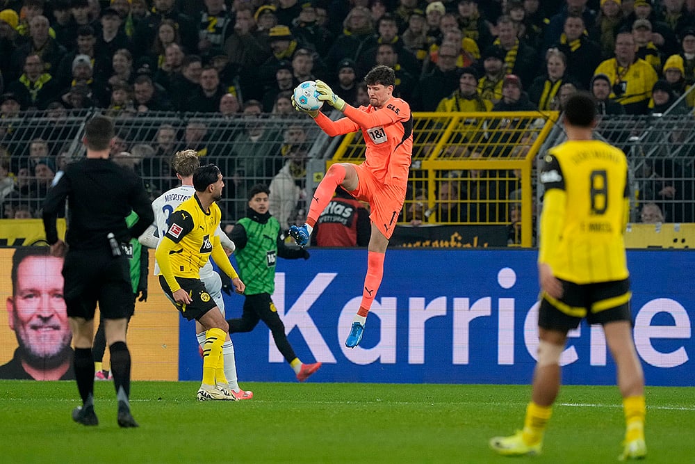 Germany Soccer Bundesliga Borussia Dortmund Vs Hoffenheim football match pics: Gregor Kobel