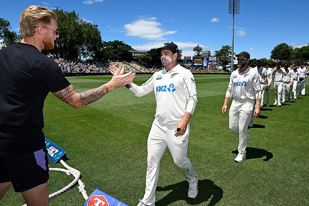 | Photo: Andrew Cornaga/Photosport via AP : NZ vs ENG 3rd Test: England captain Ben Strokes shakes hands with New Zealand captain Tom Latham 