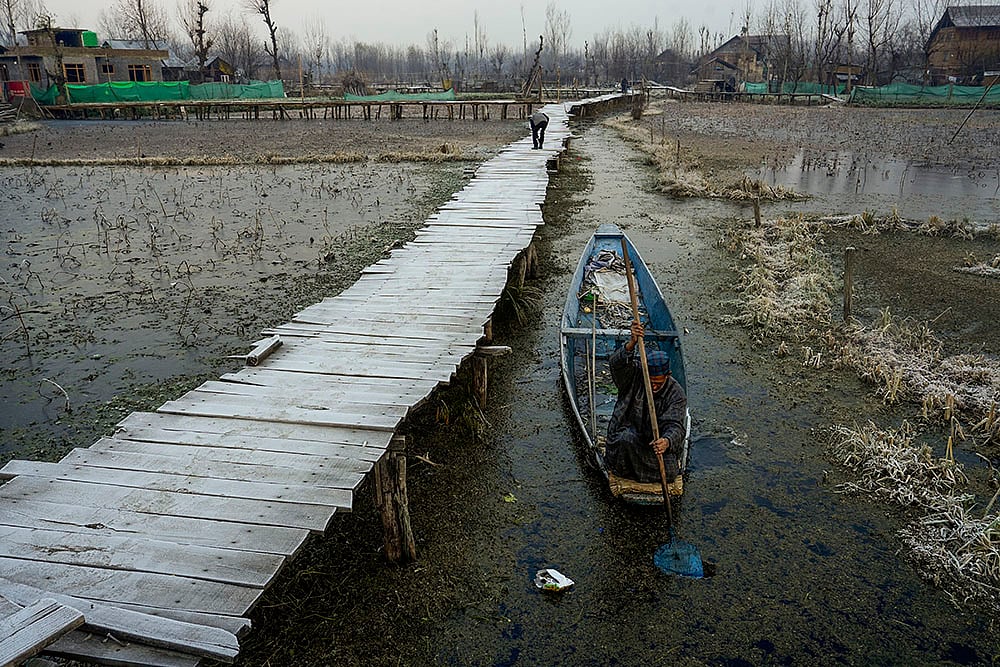 North India Weather winter season Cold wave in Kashmir valley in pics: 7