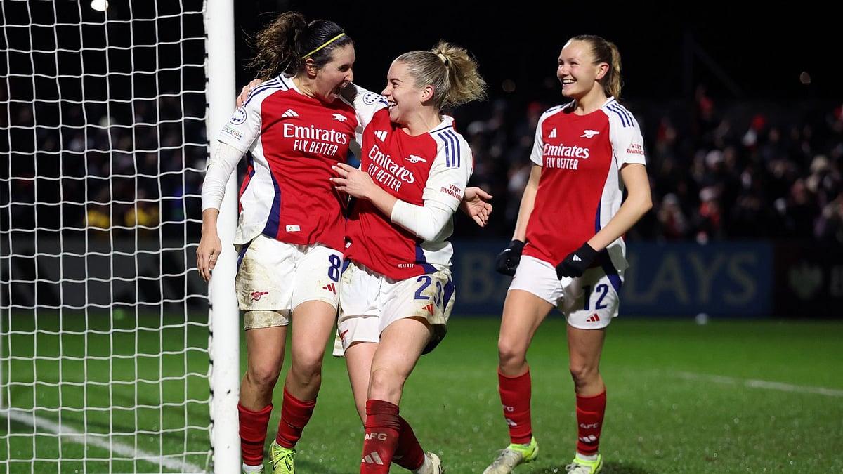 Arsenal celebrate Caldentey's winner - null