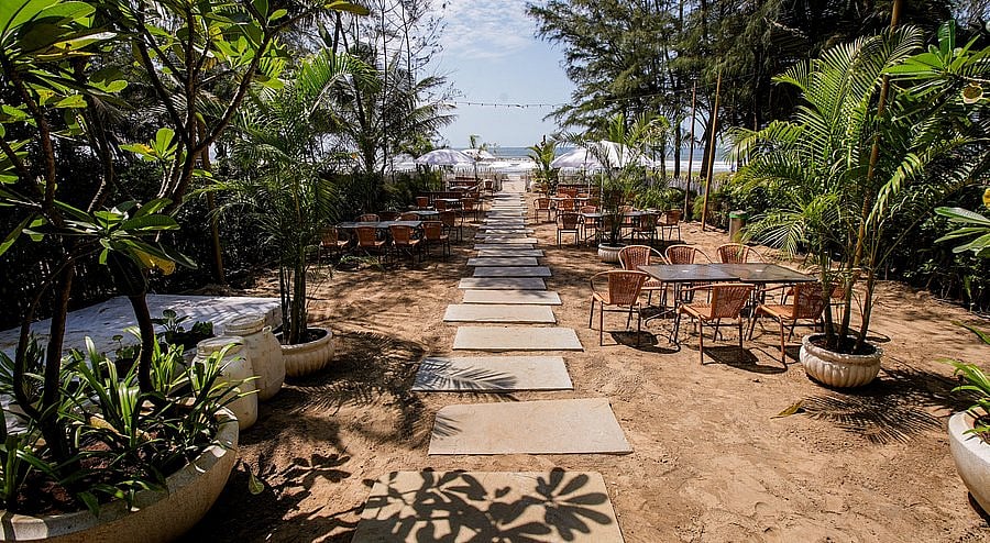 Uma by the Sea, Morjim