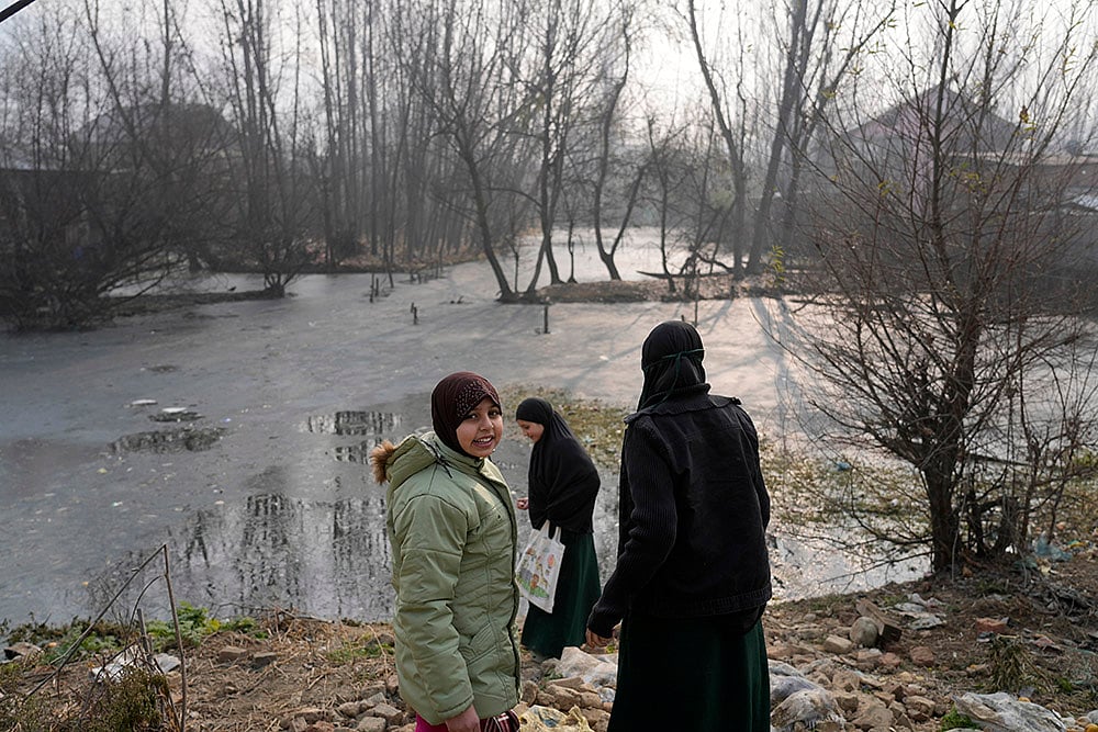 North India Weather winter season Cold wave in Kashmir valley in pics: 2