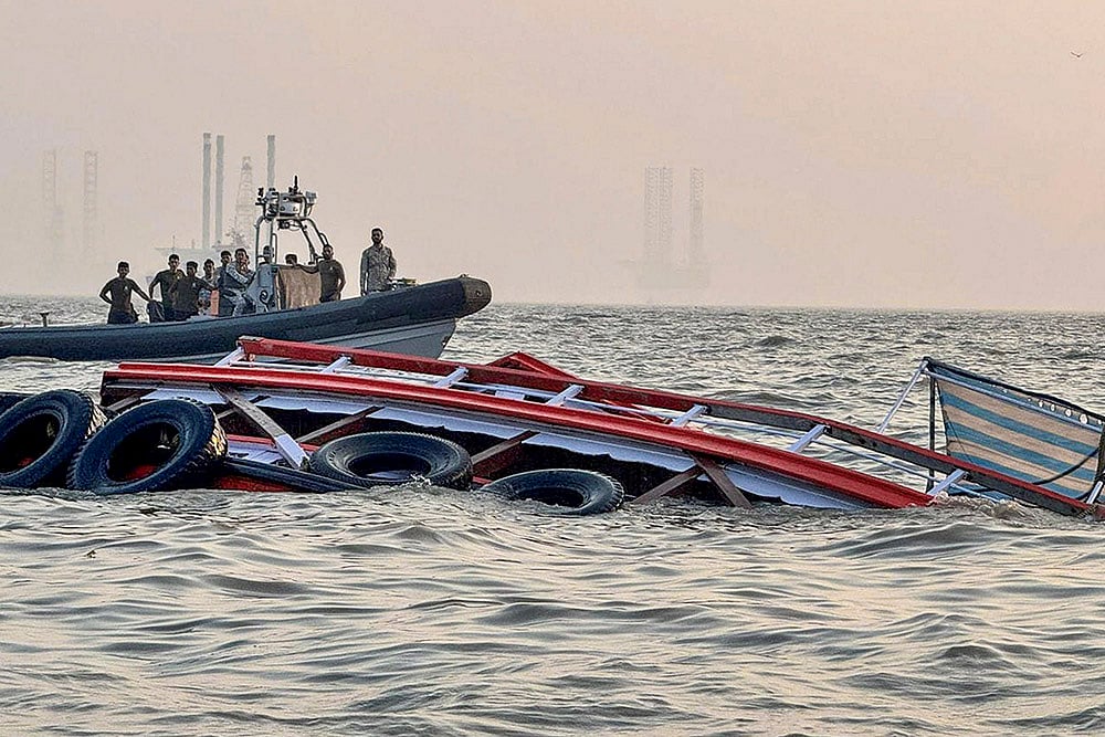 Mumbai Boat Accident Ferry capsized off Mumbai coast after Navy Speedboat Crashes Into Ferry: 2