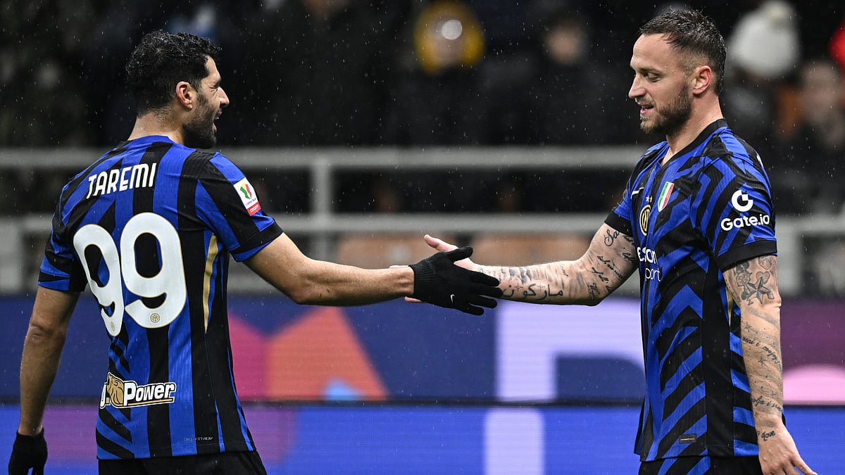 Marko Arnautovic (R) was among the goals as Inter beat Udinese - null