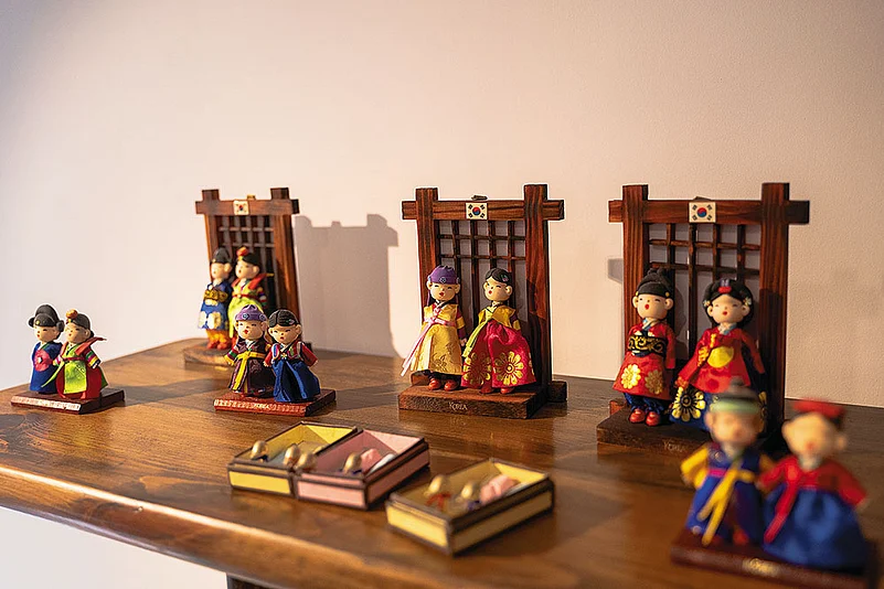 Dolls dressed in traditional Hanbok wedding costumes at Inko gift shop