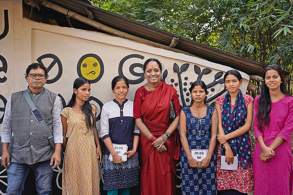 Sen and Sanyasi Lohar with her collaborators from Perason Pally