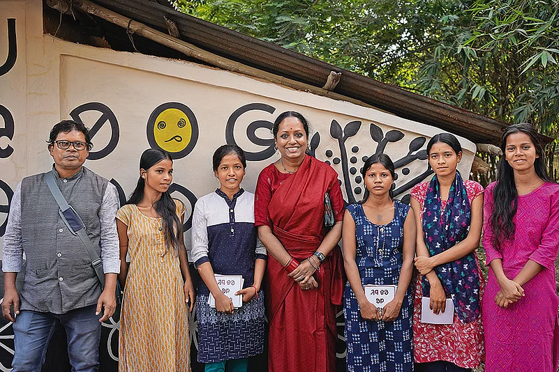 Sen and Sanyasi Lohar with her collaborators from Perason Pally