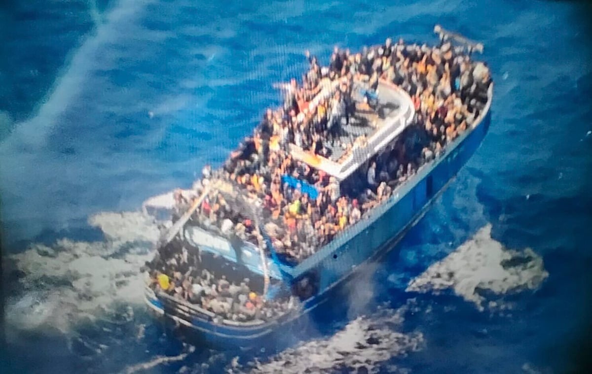 AP : Boat capsizes in Greece