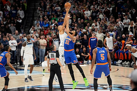 NBA: Timberwolves center Rudy Gobert (27) and New York Knicks center Karl-Anthony Towns