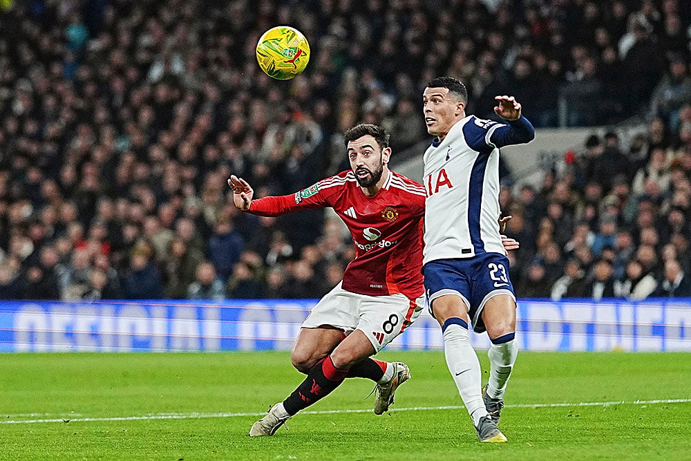 English League Cup quarterfinal soccer Tottenham and Manchester United football photos: Pedro Porro