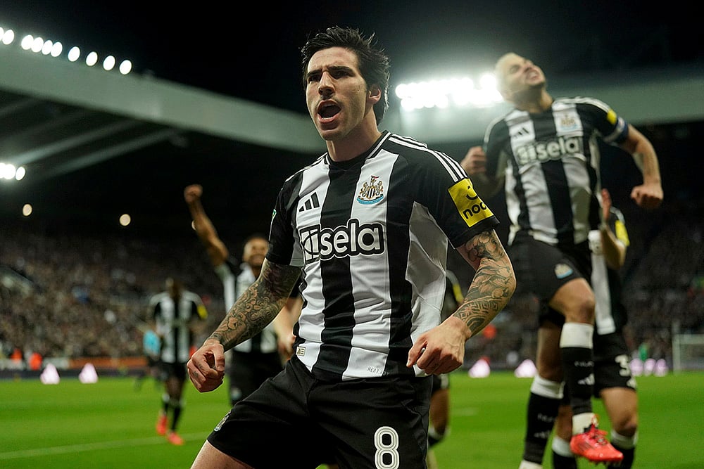 English League Cup quarterfinal soccer Newcastle United Vs Brentford football photos: Sandro Tonali