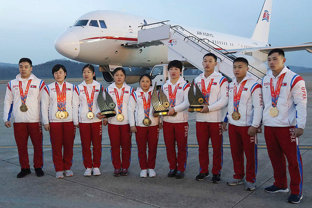 | Photo: AP/Jon Chol Jin : North Korea Weightlifting: North Korea's weightlifters including gold medalists arrive at Pyongyang International Airport