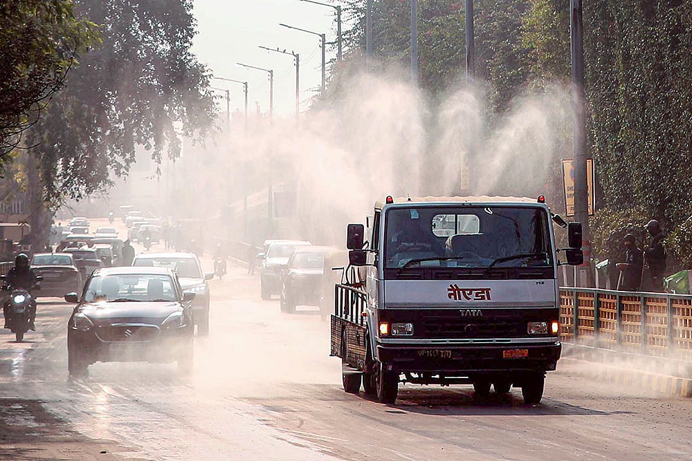 Photo: PTI : Weather: Air pollution in Noida