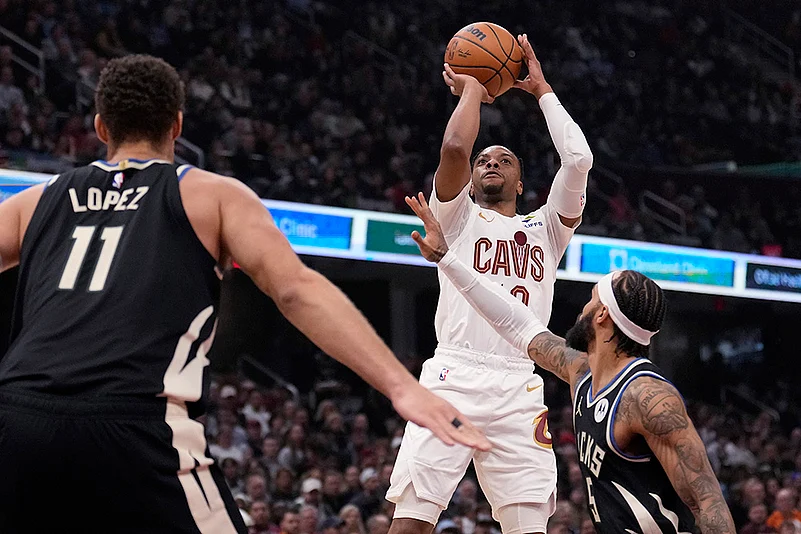 NBA Basketball Milwaukee Bucks vs Cleveland Cavaliers match pics: Darius Garland