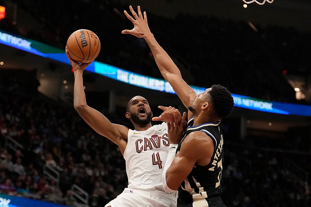 NBA Basketball Milwaukee Bucks vs Cleveland Cavaliers match pics: Evan Mobley