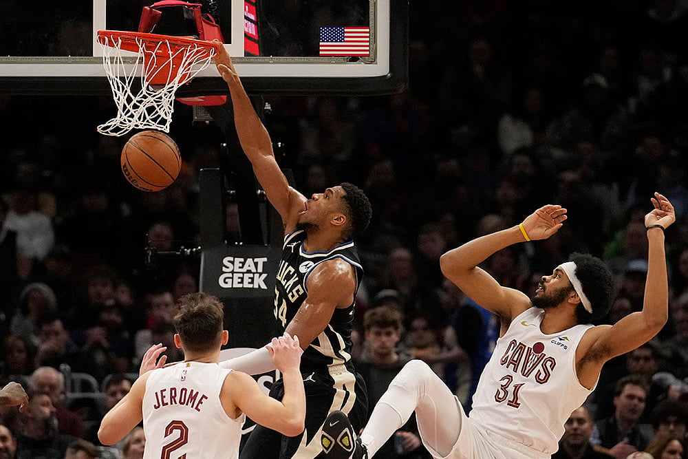 NBA Basketball Milwaukee Bucks vs Cleveland Cavaliers match pics: Giannis Antetokounmpo