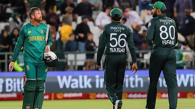 AP : Pakistan beat South Africa by 81 runs in the second ODI.