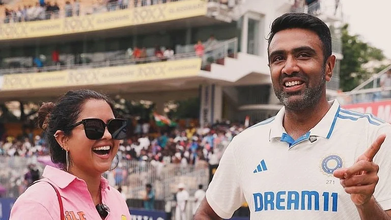Ravichandran Ashwin with his wife Prithi Narayanan during his 100th Test match. - Photo: File
