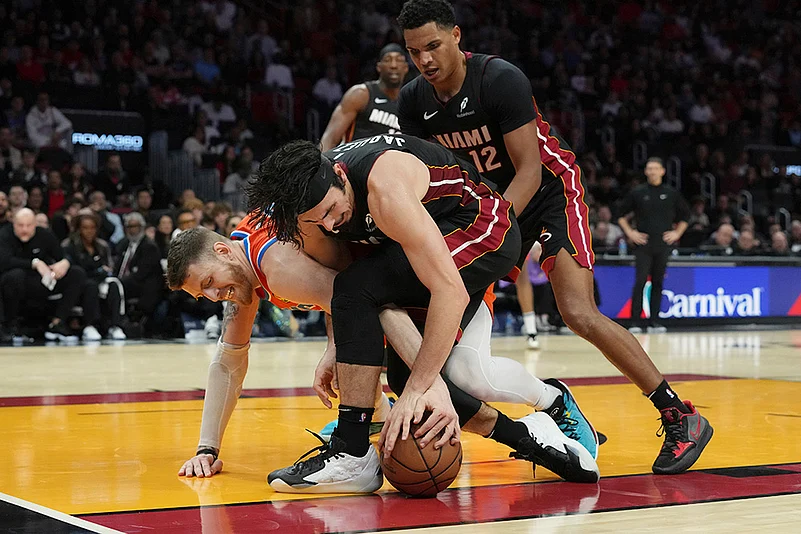 NBA Basketball Oklahoma City Thunder vs Miami Heat match pics: Isaiah Hartenstein
