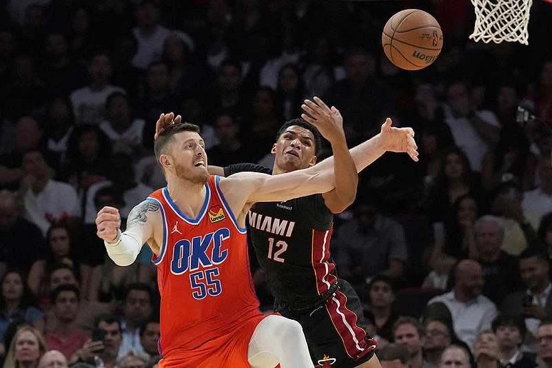 NBA Basketball Oklahoma City Thunder vs Miami Heat match pics: Isaiah Hartenstein