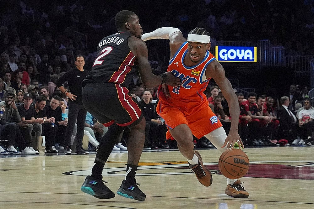 | Photo: AP/Marta Lavandier : NBA 2024-25: Thunder guard Shai Gilgeous-Alexander (2) dribbles the ball