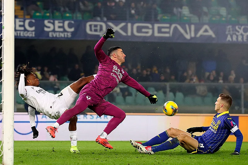 Italian Serie A soccer AC Milan vs Hellas Verona football pics: Lorenzo Montipo
