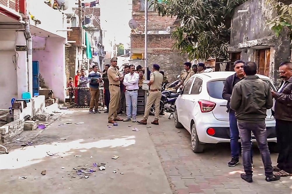 2 injured after parcel explodes