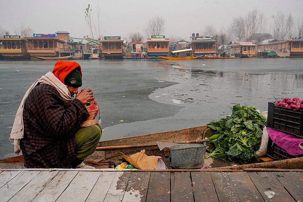 Kashmir winter weather Photo: Chillai Kalan begins in Kashmir_6