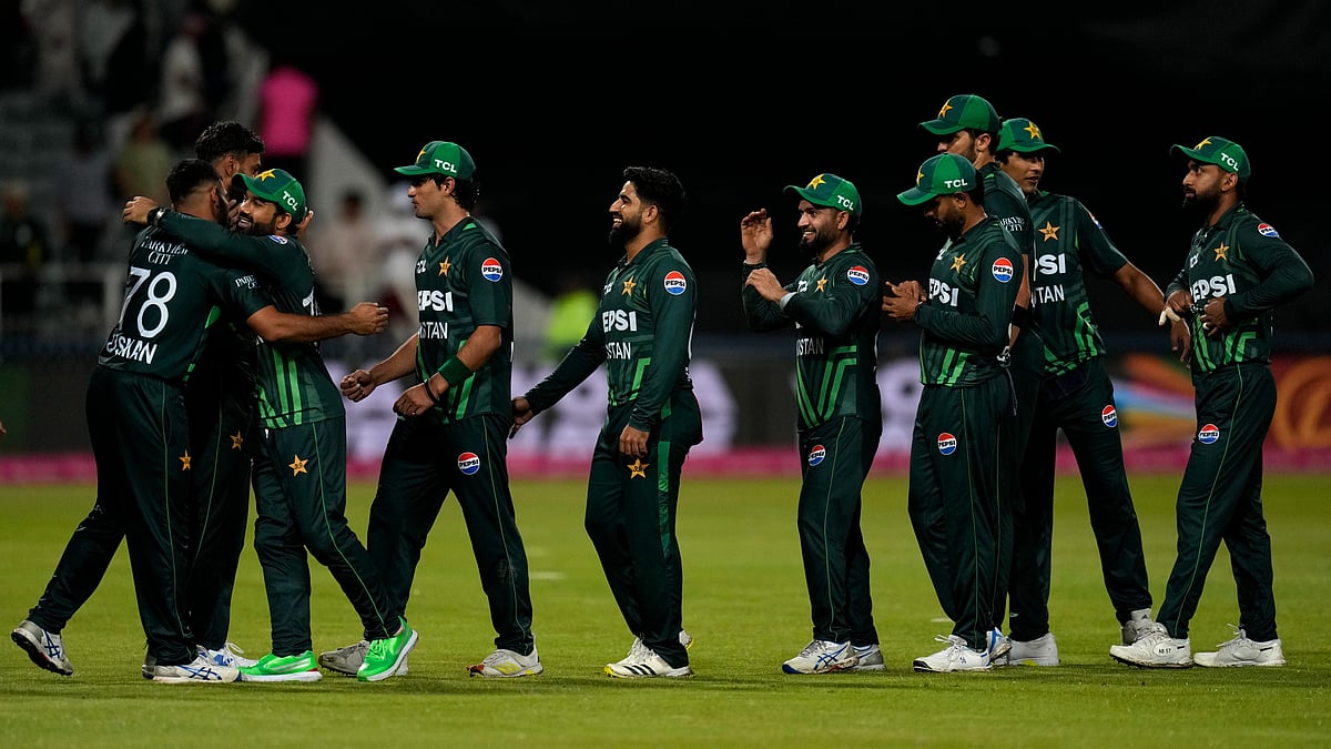  AP Photo/Themba Hadebe : Pakistan's players celebrate following the third International cricket match between South Africa and Pakistan, at the Wanderers stadium in Johannesburg, South Africa, Sunday, Dec. 22, 2024.