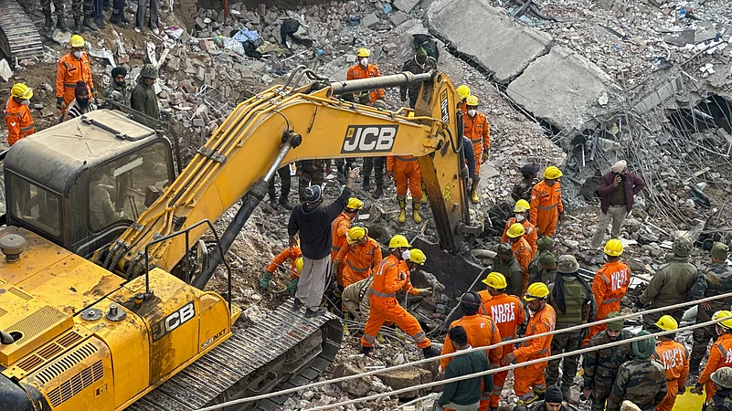 mohali building collapse