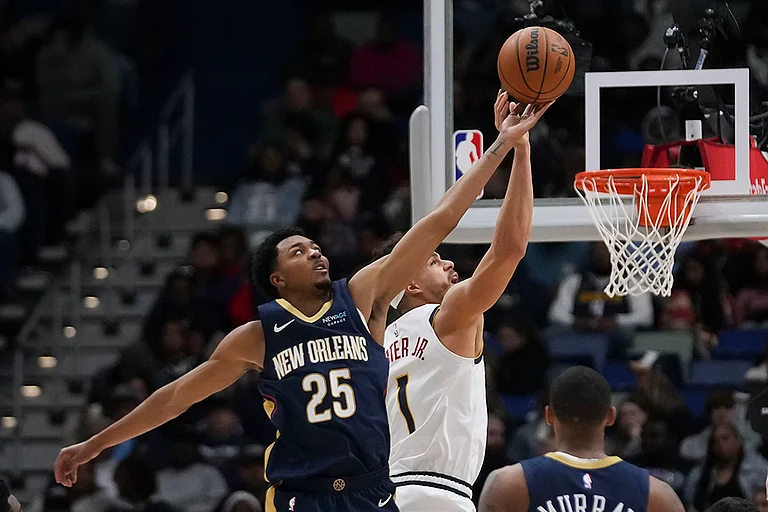 NBA 2024-25: New Orleans Pelicans guard Trey Murphy III (25) leaps for the ball - | Photo: AP/Gerald Herbert