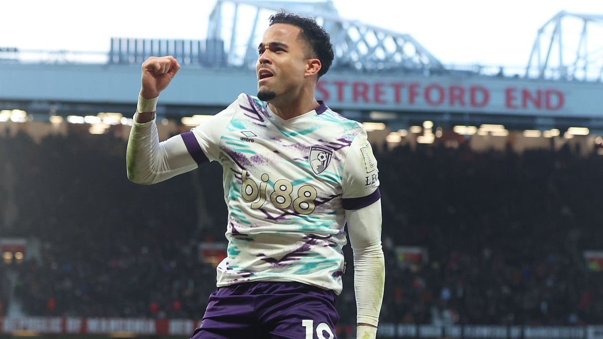 Kluivert celebrates after scoring Bournemouth's second goal