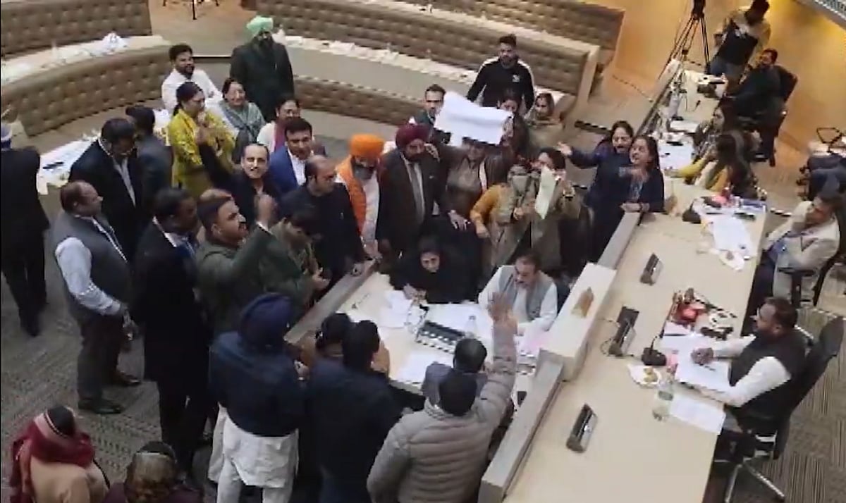 Scuffle erupts between BJP, Congress and AAP at Chnadigarh Municipal Corporation. - Screengrab from PTI video